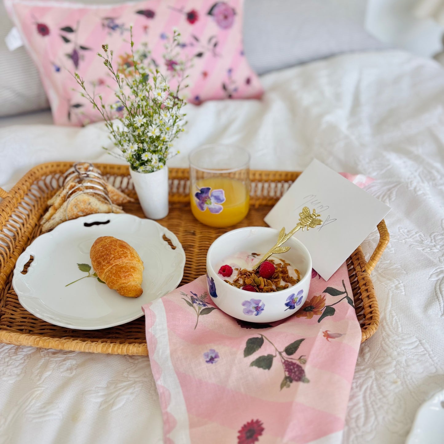 100% linen napkin perfect for mother's day, a housewarming gift and to add a luxurious feel to your kitchen table and your home