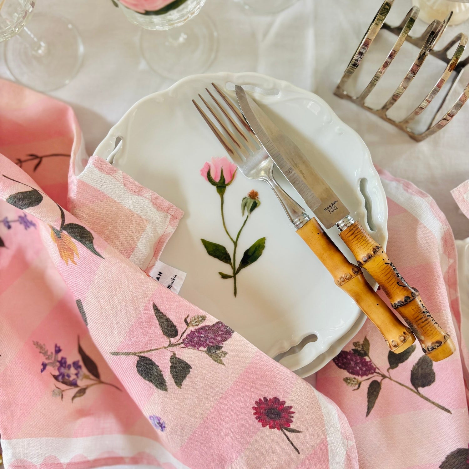 100% linen tea towel perfect for mother's day, a housewarming gift and to add a luxurious feel to your kitchen and home
