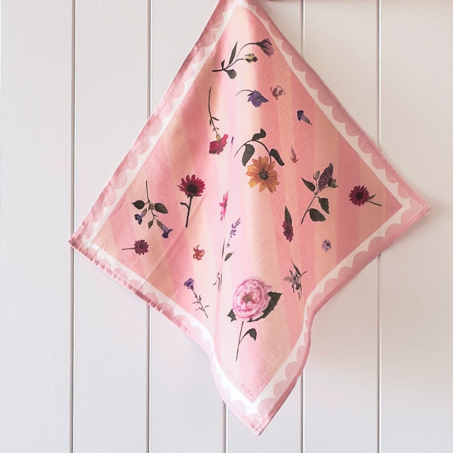 100% linen napkin perfect for mother's day, a housewarming gift and to add a luxurious feel to your kitchen table and your home